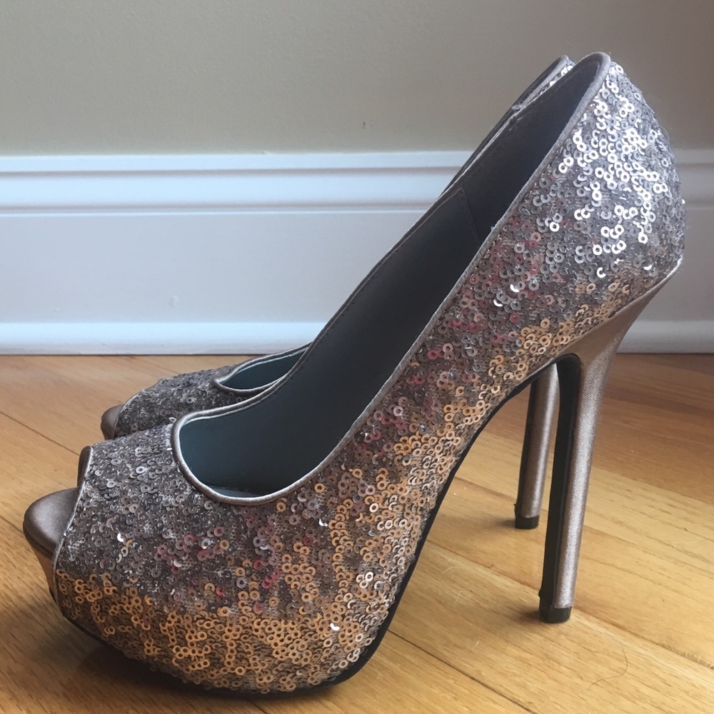 Vera Wang Sequin Heels - Picture 4 of 8